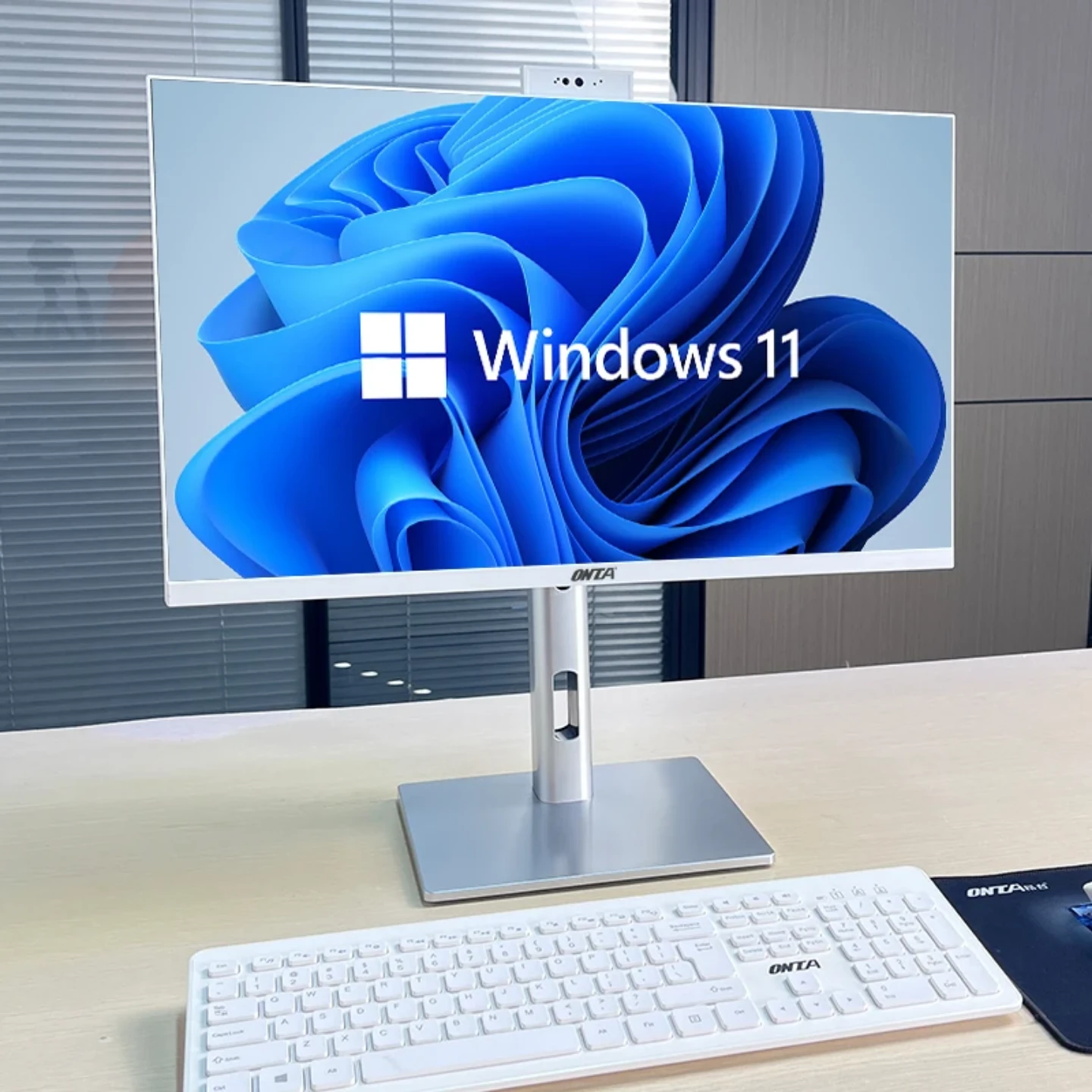 EOM 24 Inch all I ln 1 Core i7 PC